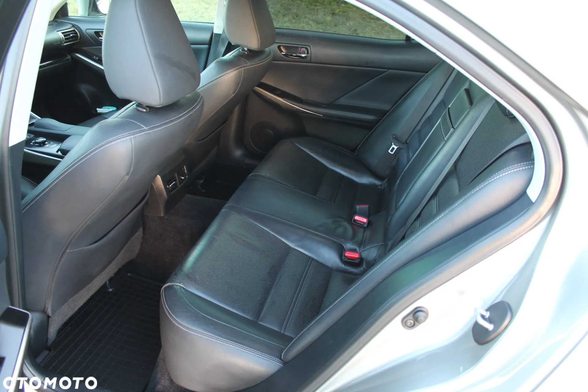 Lexus IS 300h BusinessEdition - 12