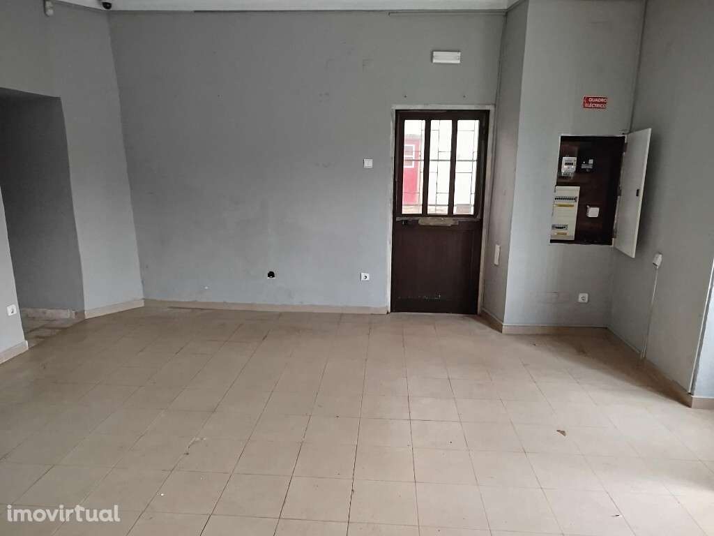 Loja para arrendar em Vila Verde - Terrugem - Sintra - Grande imagem: 2/5