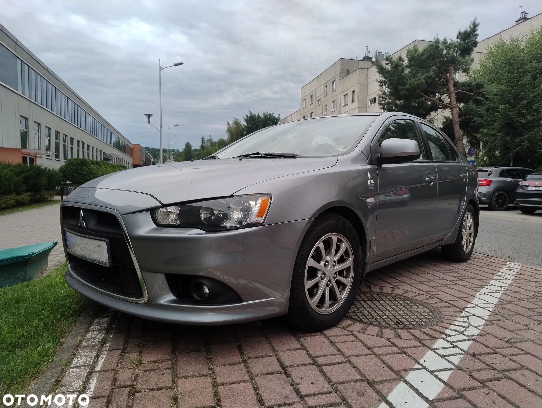 Mitsubishi Lancer 1.6 Invite - 1