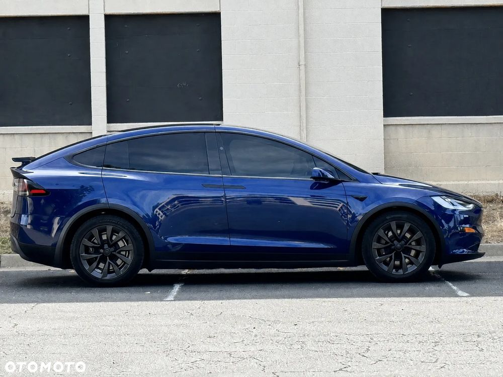 Tesla Model X - 4