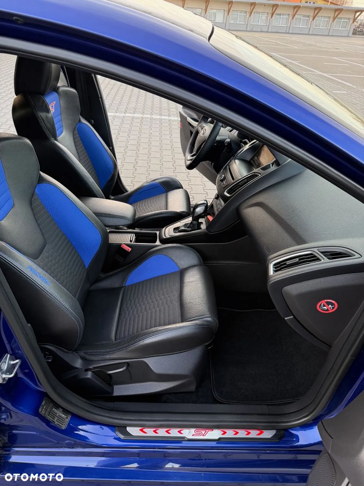 Ford Focus 2.0 TDCi ST-2 PowerShift - 11