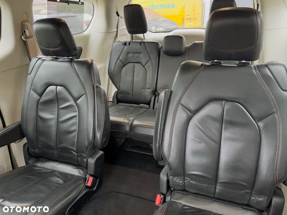 Chrysler Pacifica - 21