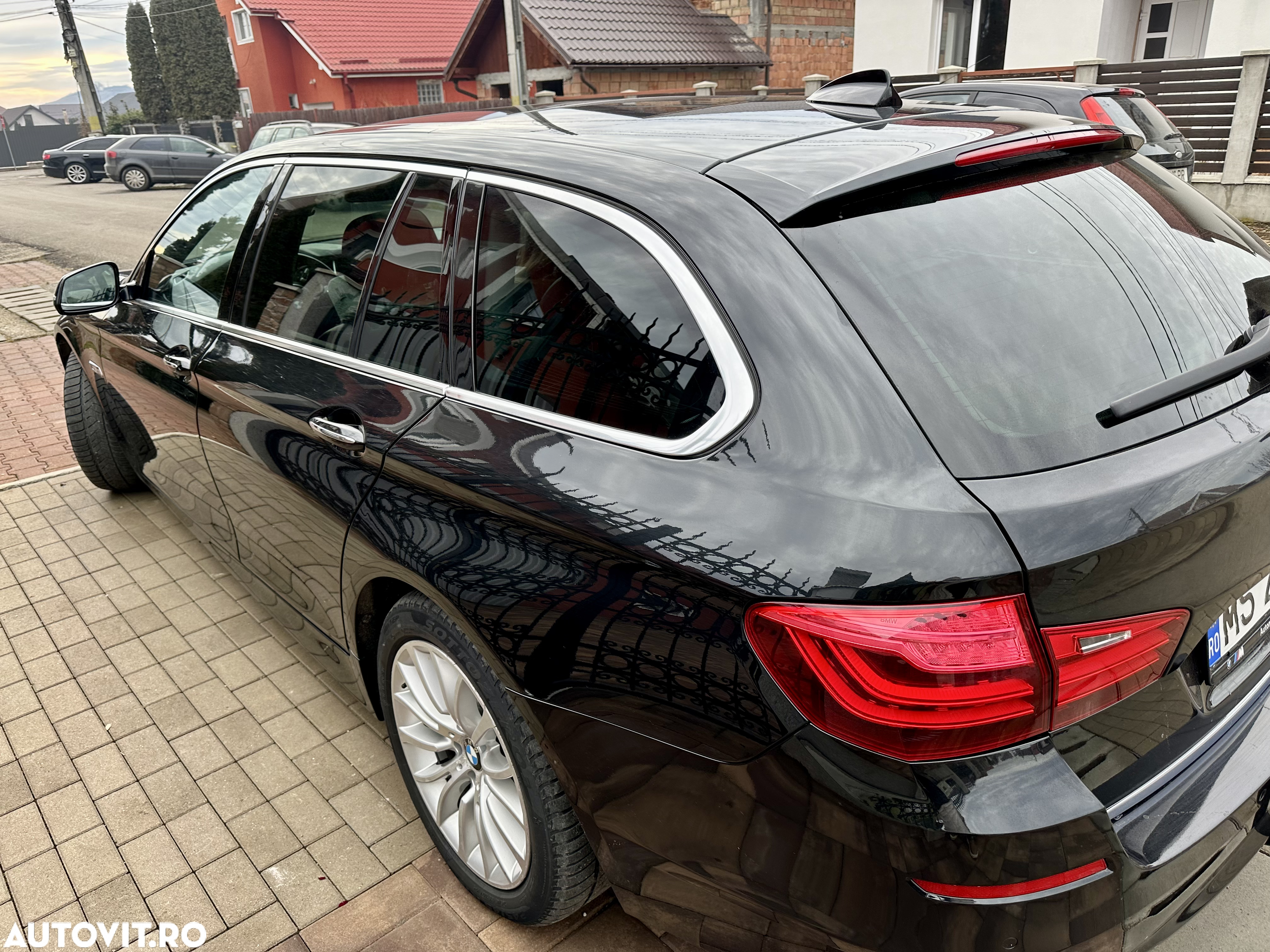 BMW Seria 5 520d Touring Aut. Luxury Line - 7