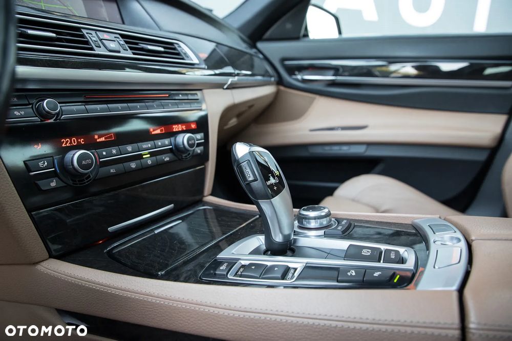 BMW Seria 7 740d xDrive - 24