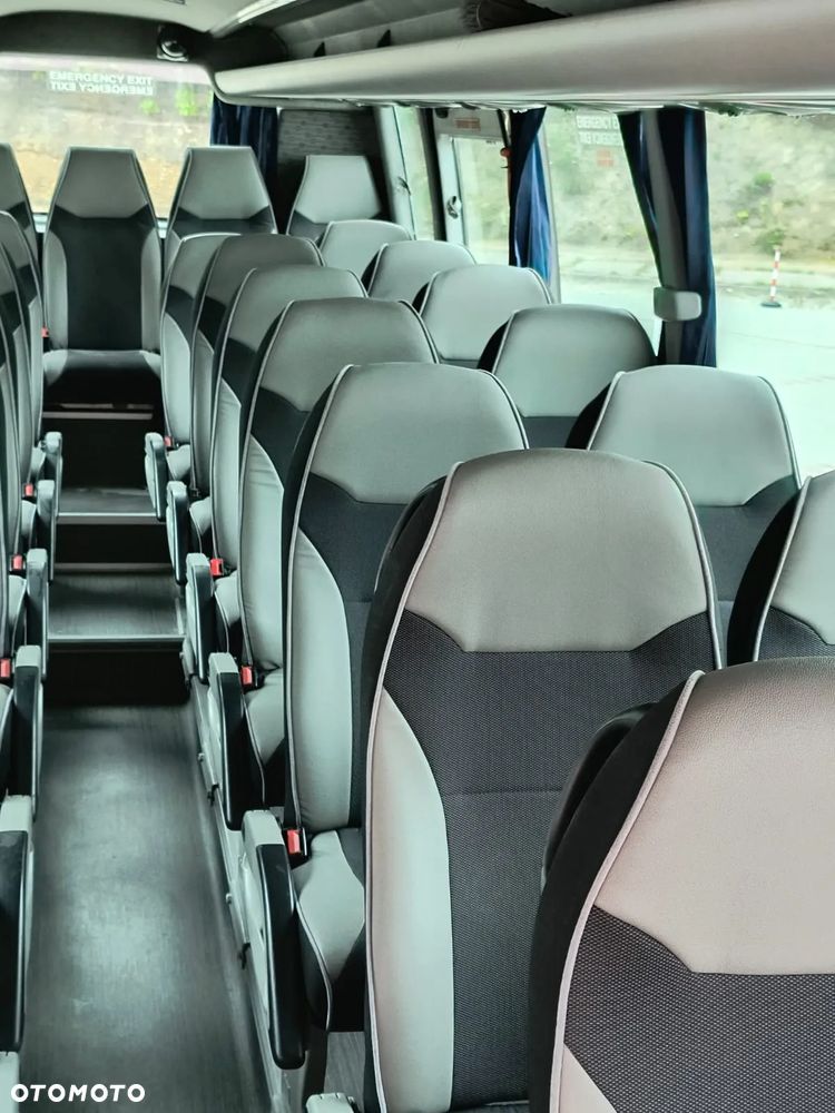 Mercedes-Benz SUNRIDER 818D - 13