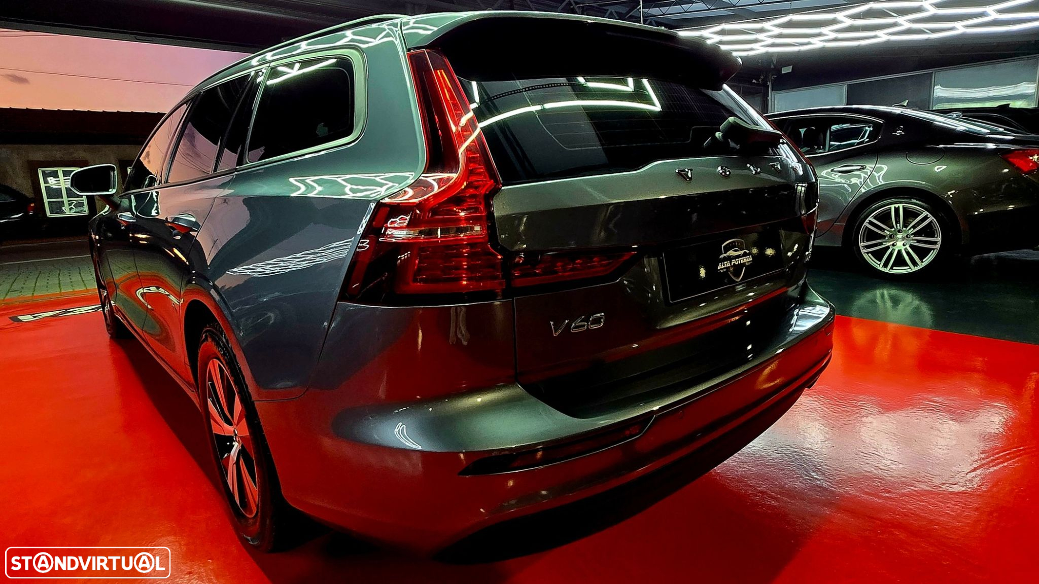 Volvo V60 2.0 D3 Momentum Geartronic - 6