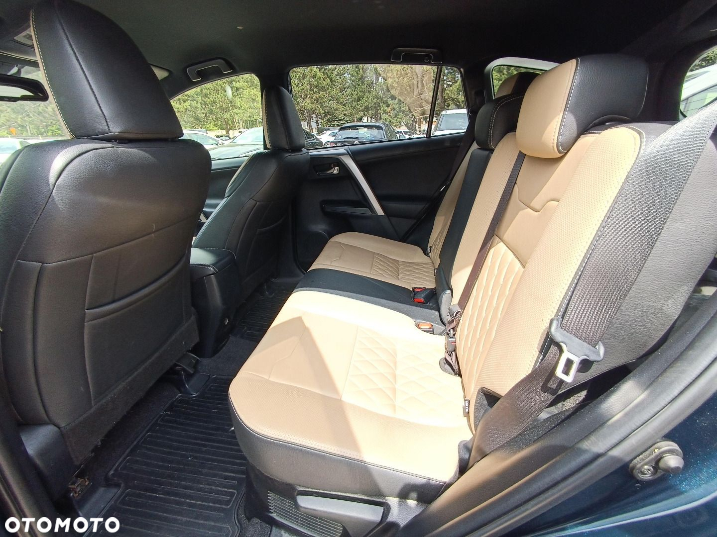 Toyota RAV4 - 10