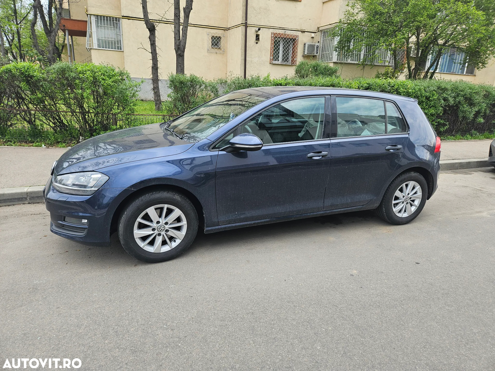 Volkswagen Golf 1.6 TDI BlueMotion Technology DPF Comfortline DSG - 2