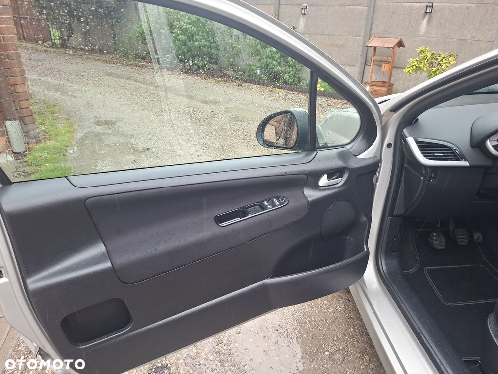 Peugeot 207 1.4 16V Trendy - 12