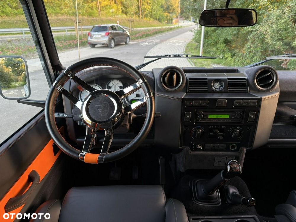 Land Rover Defender 2.4 TD4 SE - 22