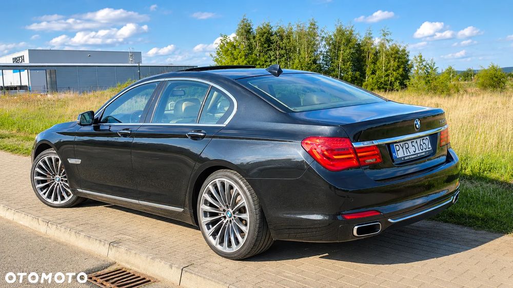 BMW Seria 7 750i - 2