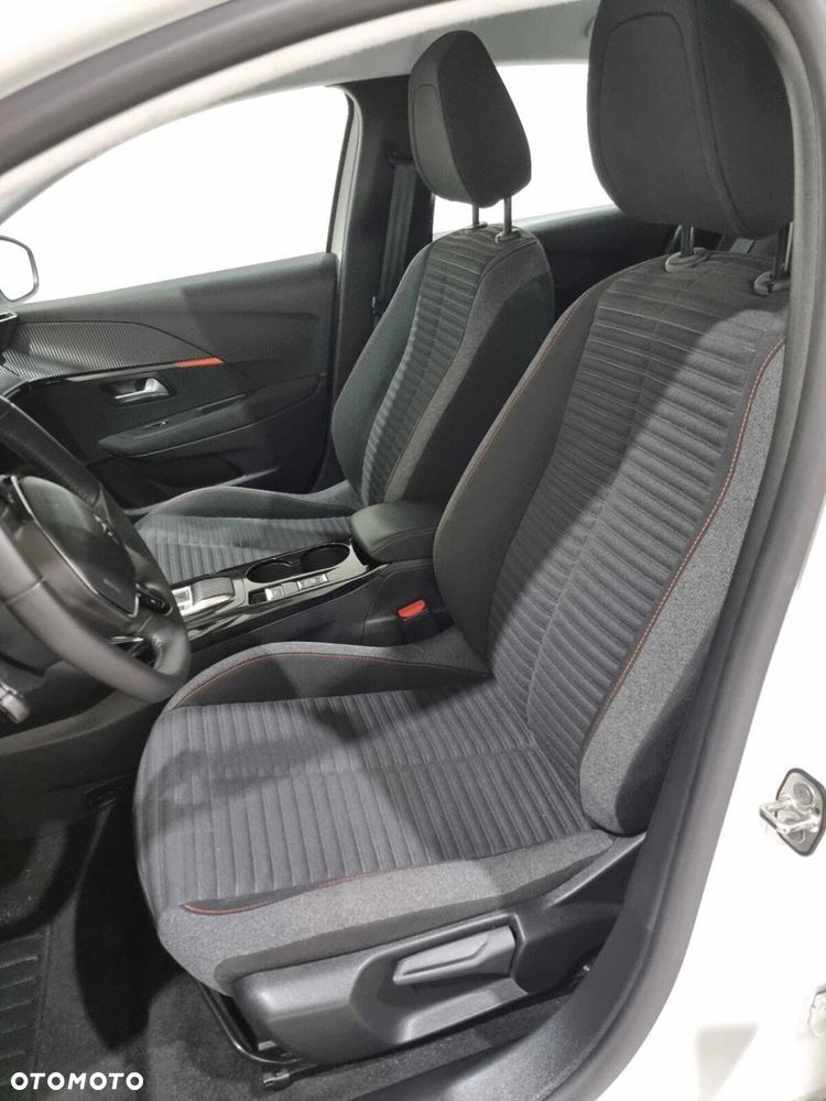 Peugeot 208 - 15