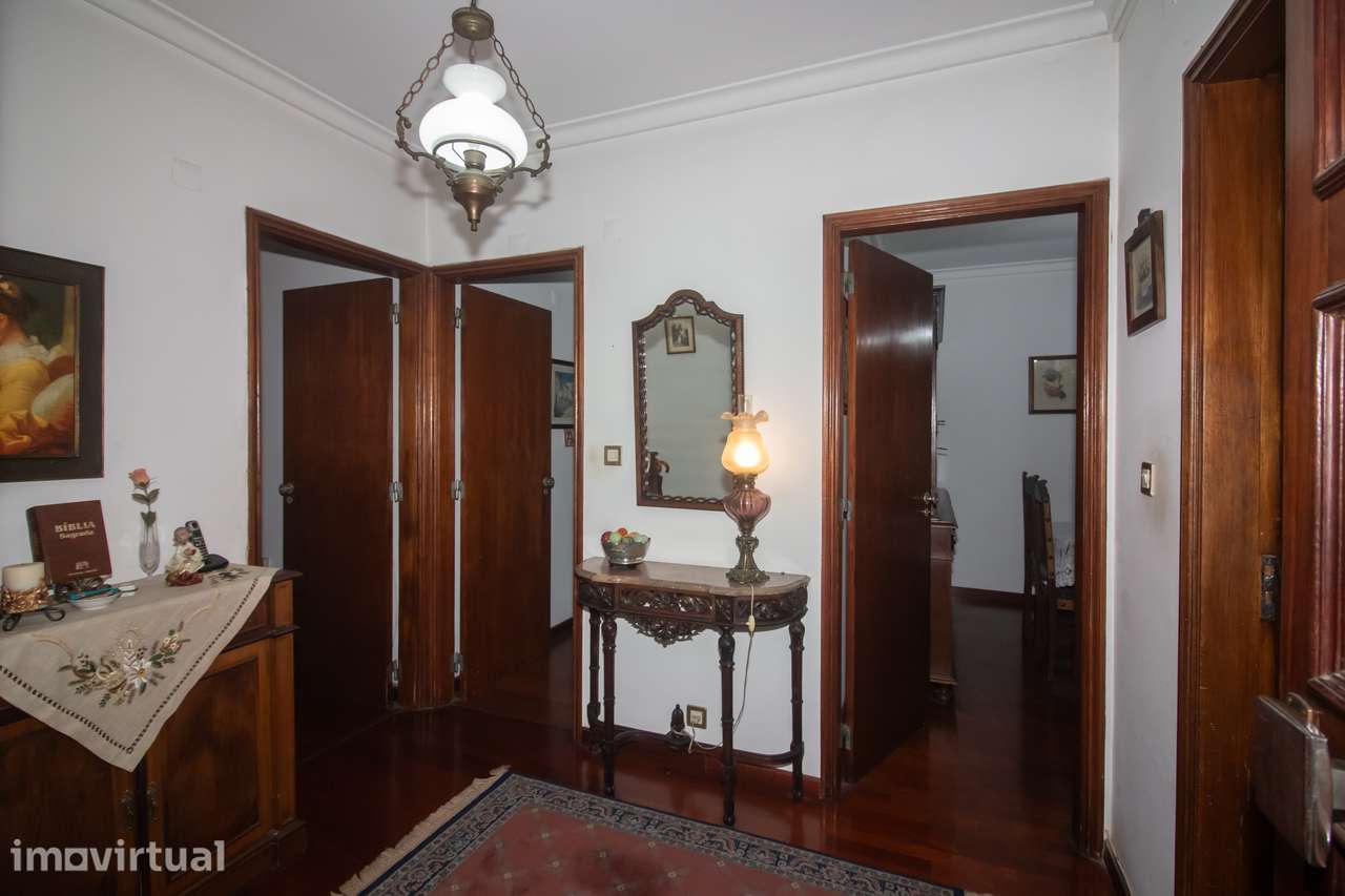 Espaçoso Apartamento T4 na Prestigiada Portela de Sacavém - Grande imagem: 2/30