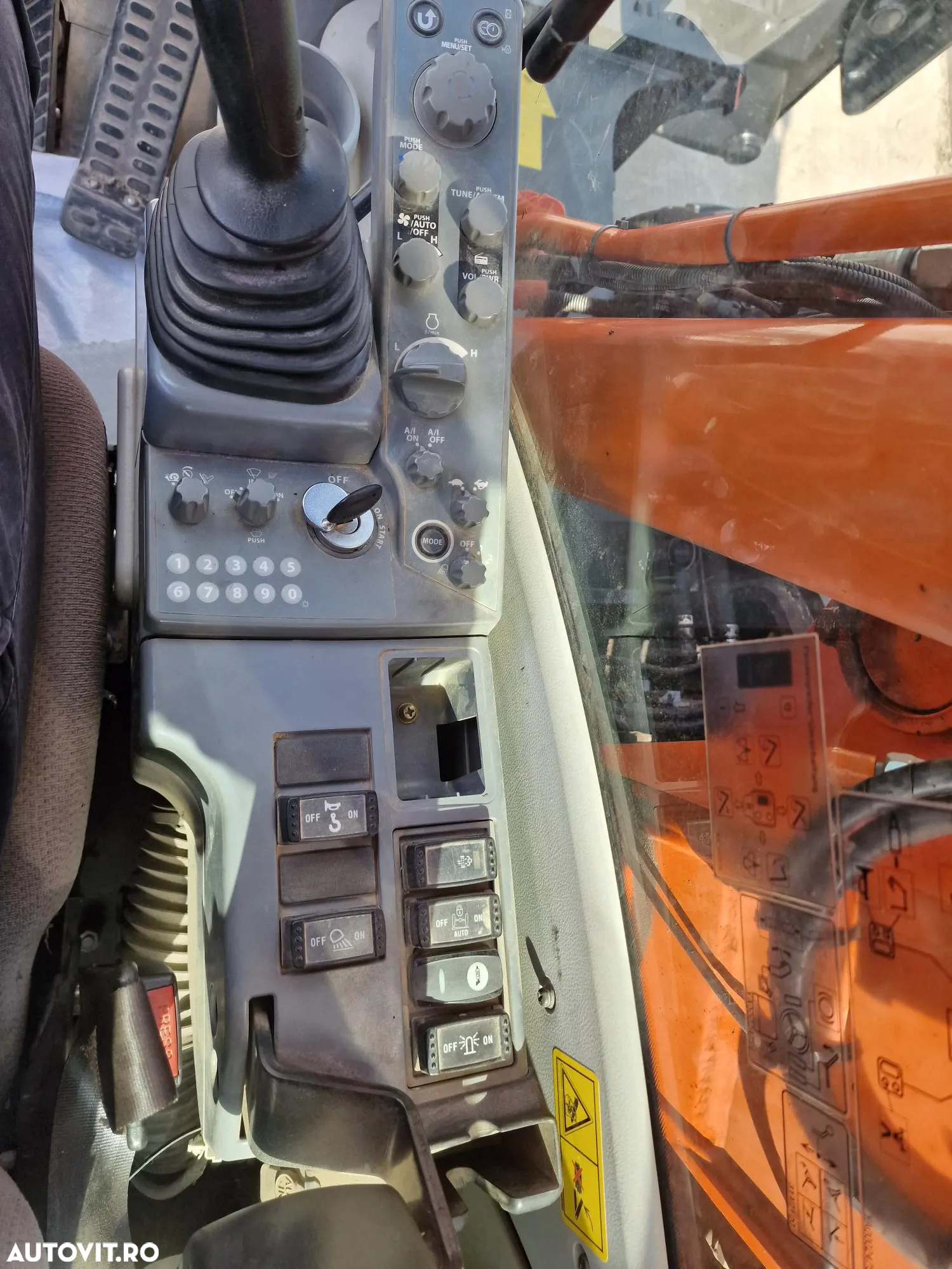 Hitachi ZX220W-6, 22tone, 2019, 4.844h, Cupa NOUA 1,3mc, LAMA si CALE, 3 BRATE excavare, Inst picon, a doua inst hidr, Gresare automata, posibilitate leassing 4 ani, CA NOU, PROMOTIE 109.900 EUR+Tva - 6