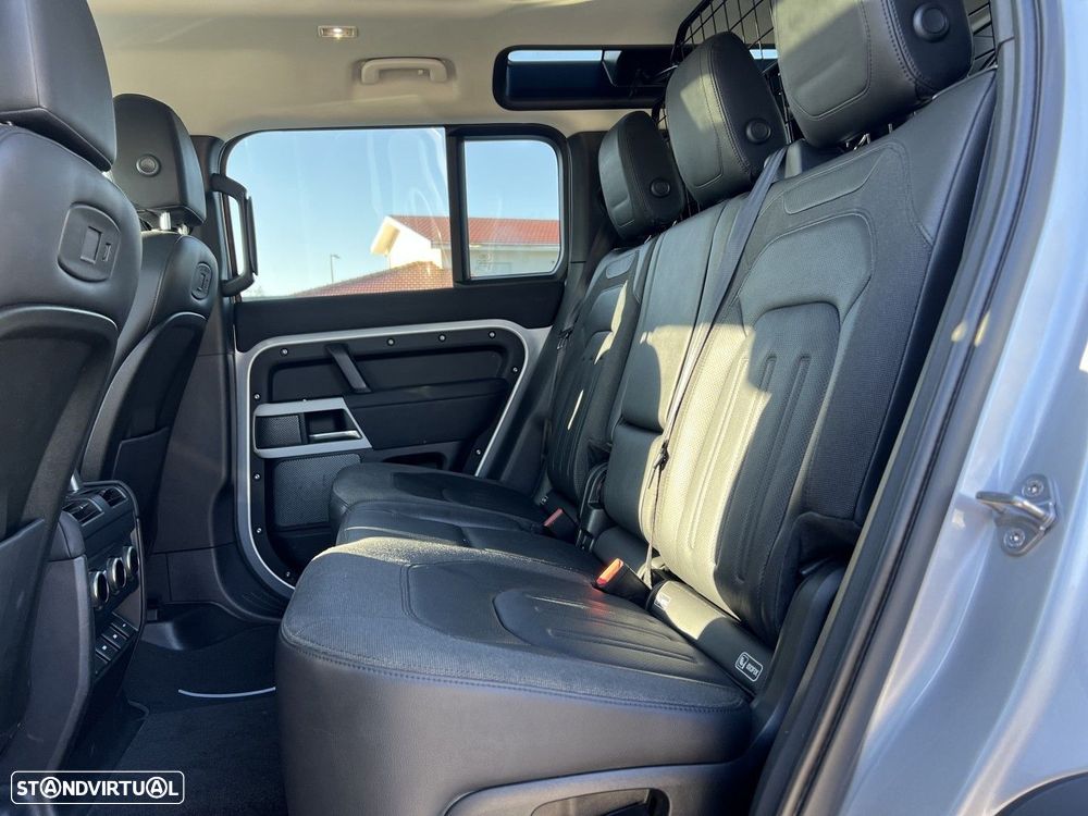 Land Rover Defender 110 D240 S - 21
