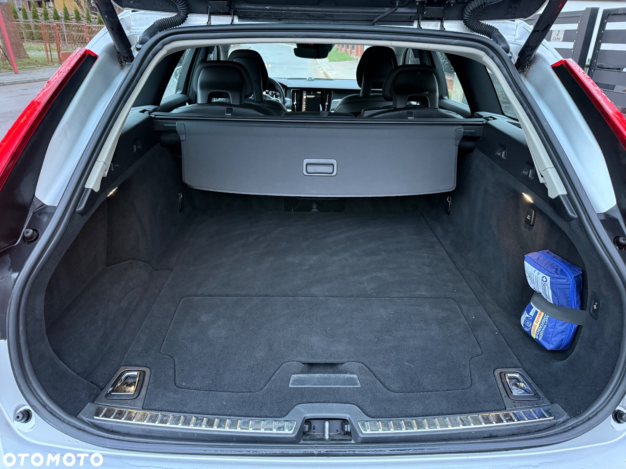 Volvo V90 D5 AWD Momentum - 29