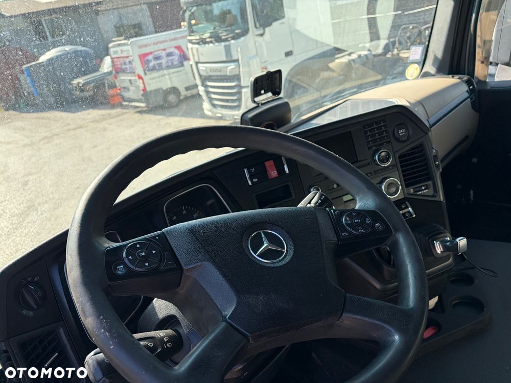 Mercedes-Benz Actros - 3