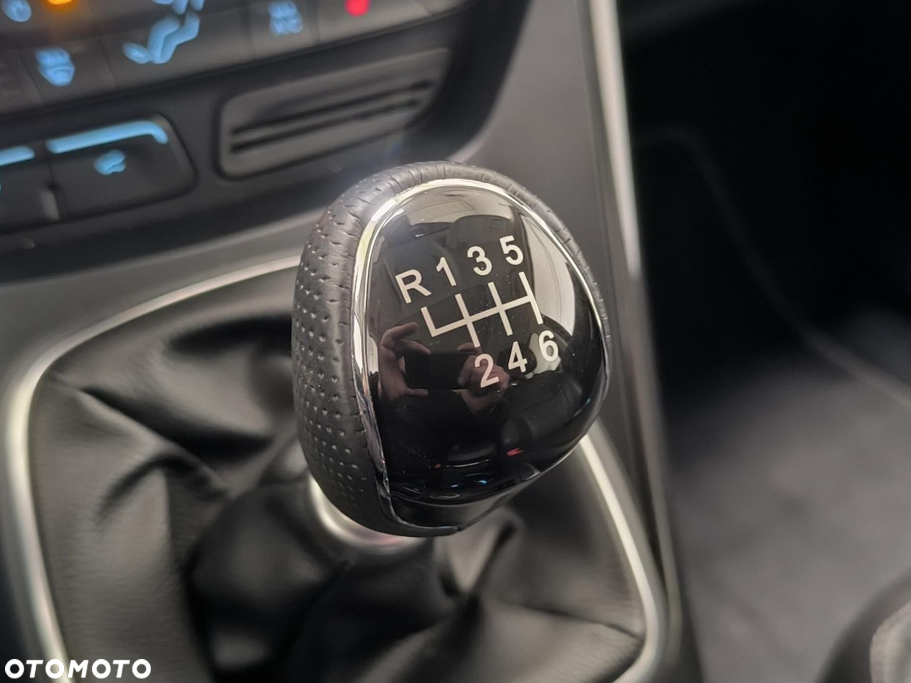 Ford Kuga - 24