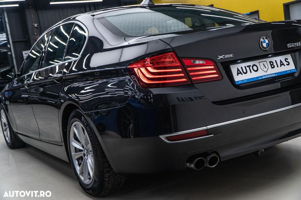 BMW Seria 5 528i xDrive Sport-Aut. Luxury Line - 31
