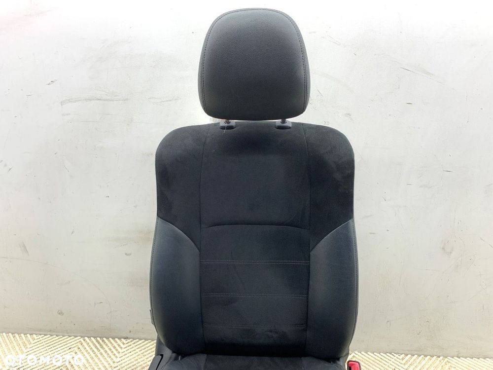 FOTEL PRAWY PRZÓD - 299.00 PLN - TOYOTA AVENSIS Kombi (_T27_) 2009 - 2018 2.0 D-4D (ADT270_) 91 kW - 2