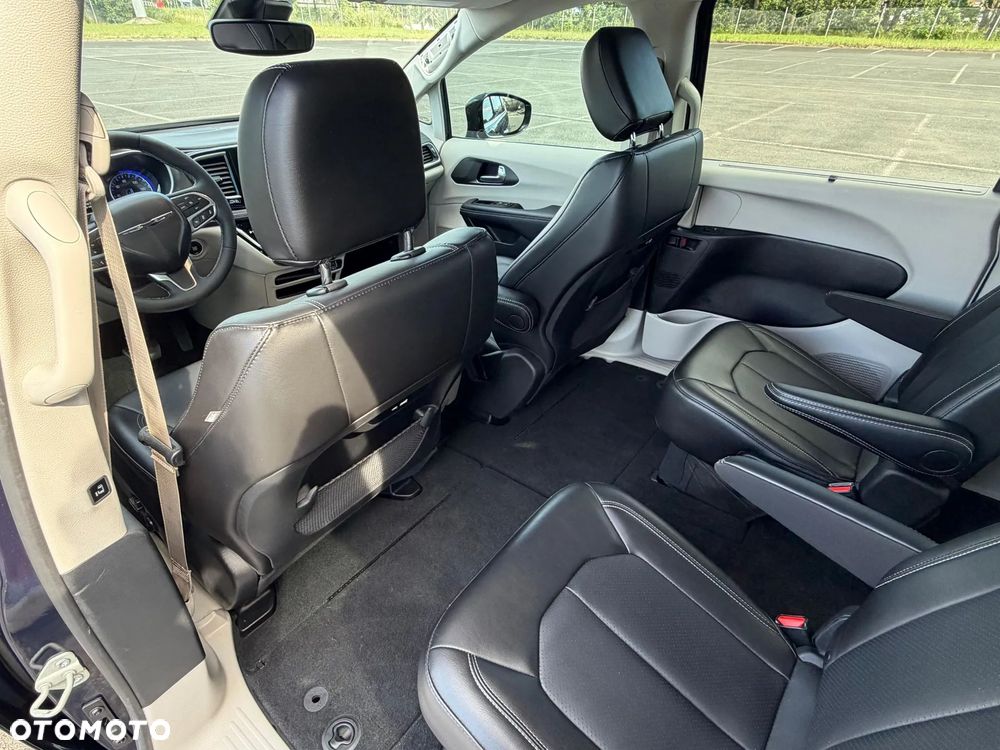 Chrysler Pacifica - 17