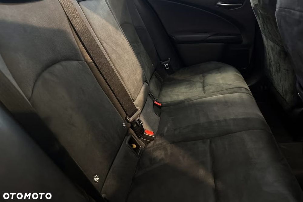 Lexus UX 250h (E-FOUR) Luxury Line - 17