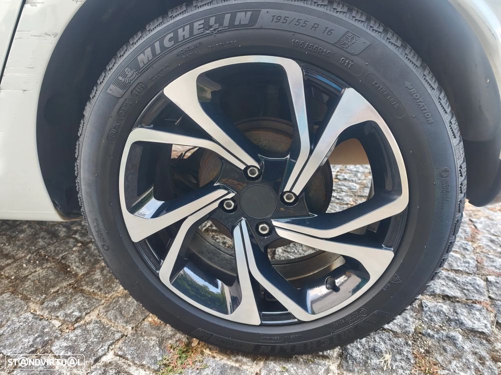 Renault Clio 1.2 16V 75 LIMITED - 29