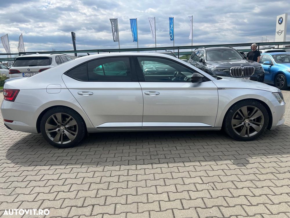 Skoda Superb 2.0 TDI DSG Sportline - 8