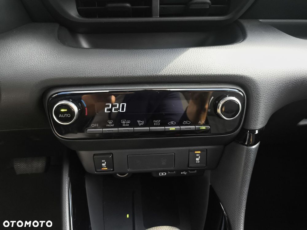 Toyota Yaris Hybrid 1.5 Style - 19
