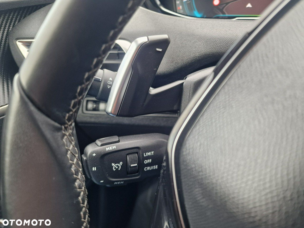 Peugeot 3008 1.6 PureTech Hybrid PHEV Allure S&S EAT8 - 39