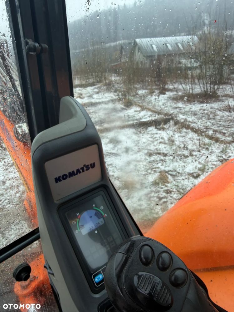 Komatsu Koparka Gąsienicowa 8 ton PC80MR-3. Sprowadzona z Norwegii. Centralne smarowanie!! Maszyna  jak Nowa 2016rok. 3200mtg 3x łamane Ramię. Klima ser.DEKRA. Własna pompa paliwa. Ani deka luzów i wycieków. Gąsienice klepki bez zużycia! Podwozie w pięknym stanie. Okazja Maszyna zadbana!! Po serwisach eksploatacyjnych. - 33