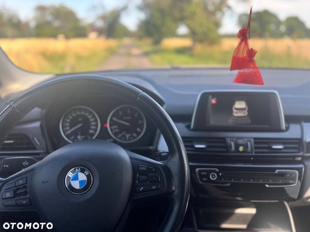 BMW Seria 2 216d - 9