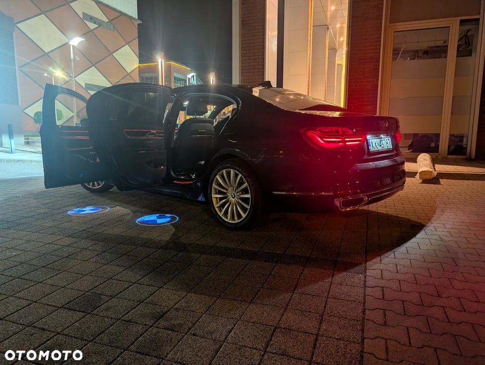 BMW Seria 7 750i xDrive - 7