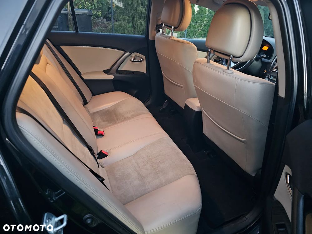 Toyota Avensis 2014 photo 5