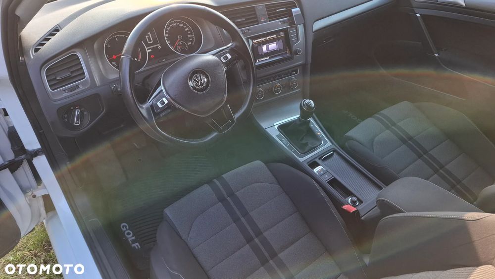 Volkswagen Golf - 10