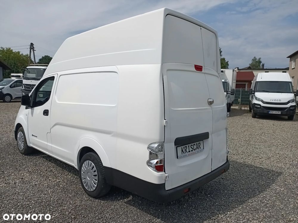 Nissan ENV 200 Maxi - 8