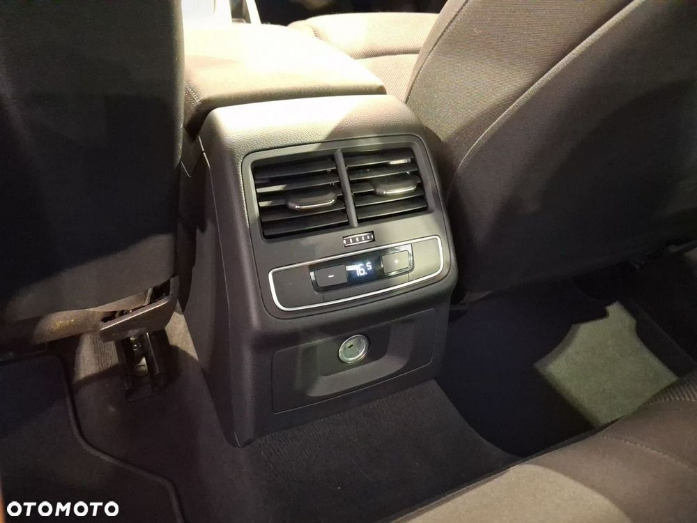 Audi A4 Limousine - 12