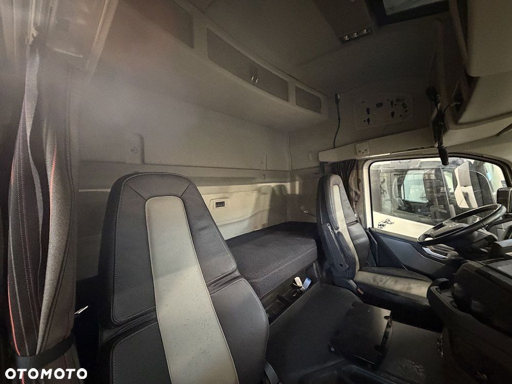 KABINA KOMPLETNA VOLVO GLOBETROTTER FM5 EURO6 - 7