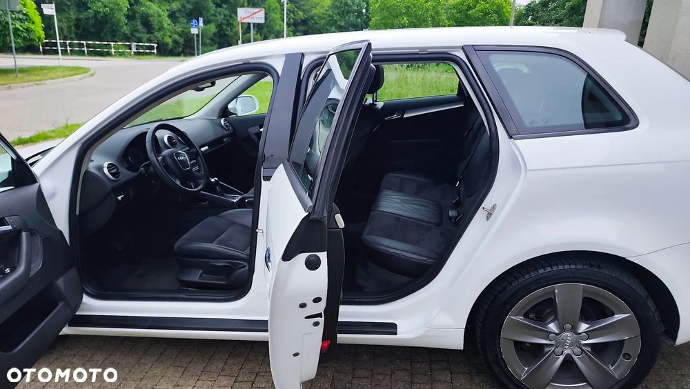 Audi A3 Sportback 2.0 TDI DPF S tronic S line Sportpaket (plus) - 26