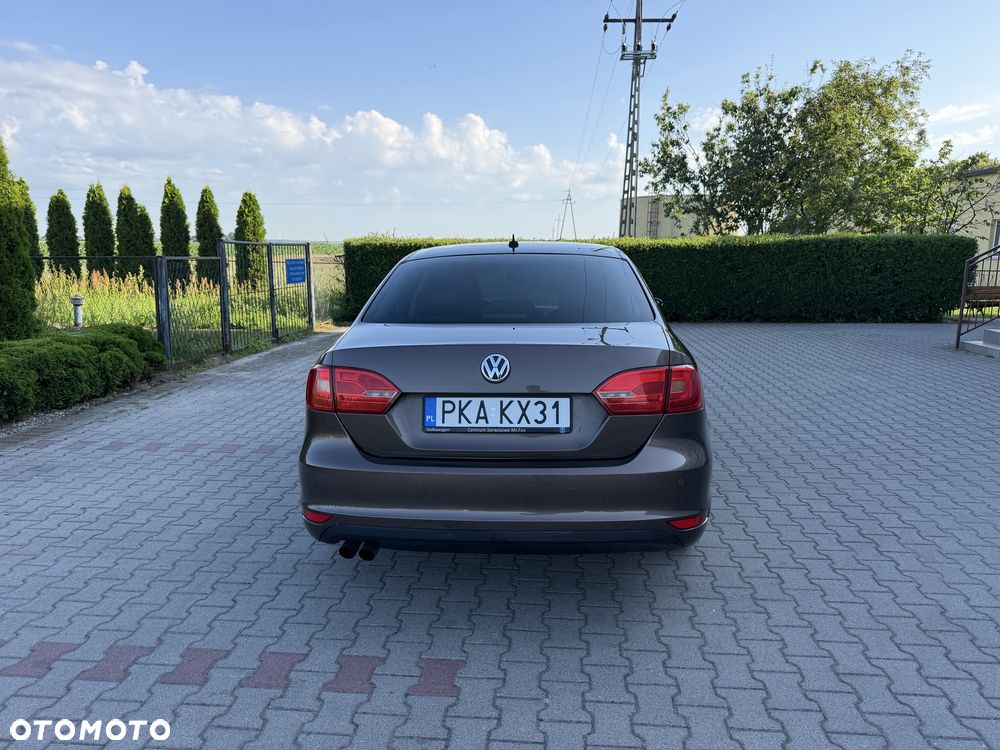 Volkswagen Jetta - 3