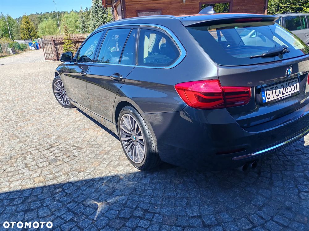 BMW Seria 3 330i xDrive Luxury Line - 7