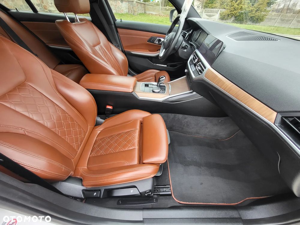 BMW Seria 3 318d Sport Line - 30