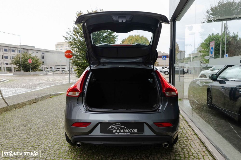 Volvo V40 2.0 D3 Momentum - 16