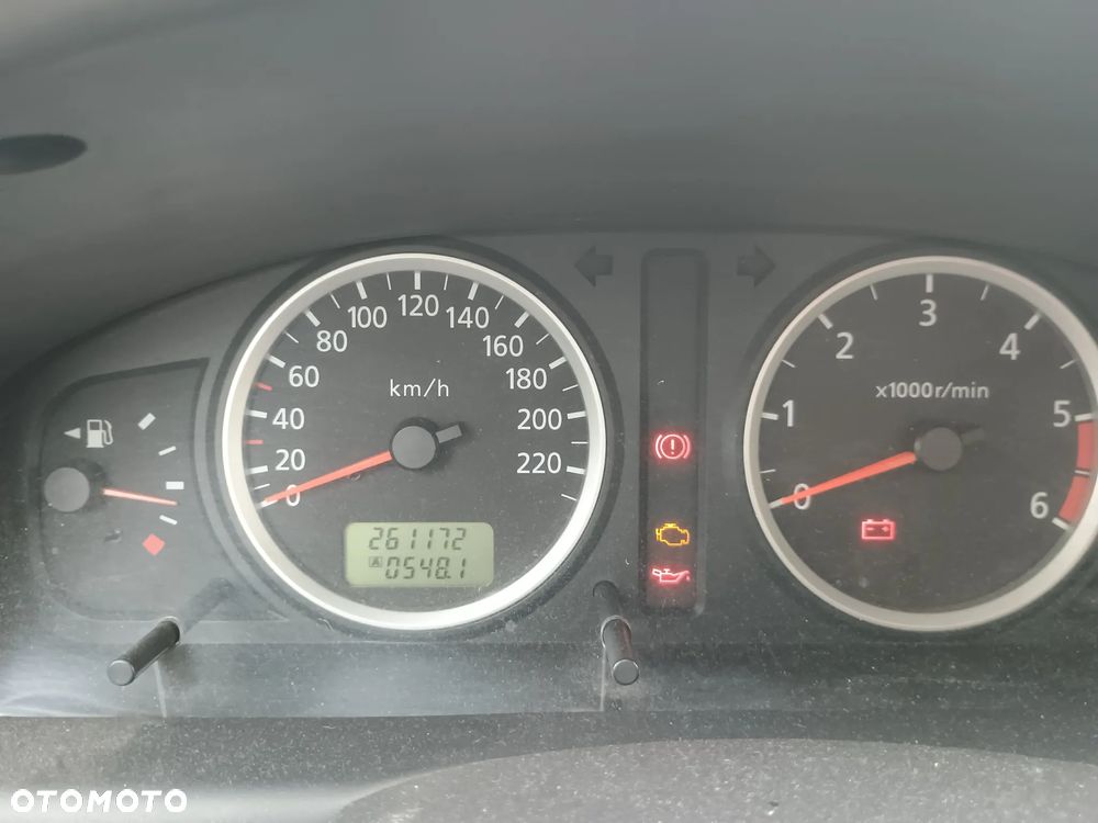 Nissan Almera II 2.2 dCi Acenta - 17