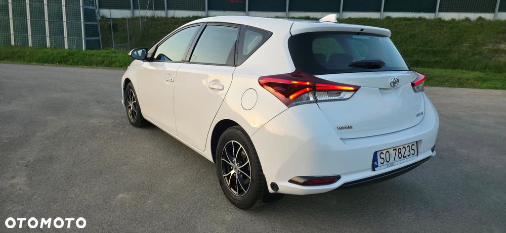 Toyota Auris 1.33 VVT-i Premium Comfort - 5