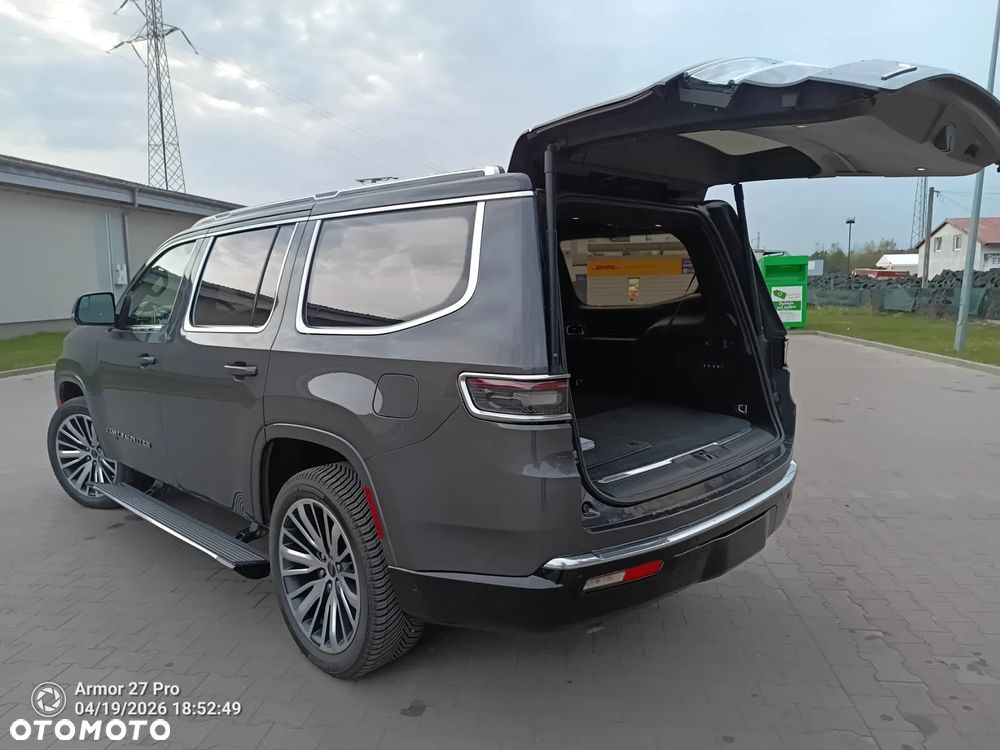Jeep Grand Wagoneer - 11