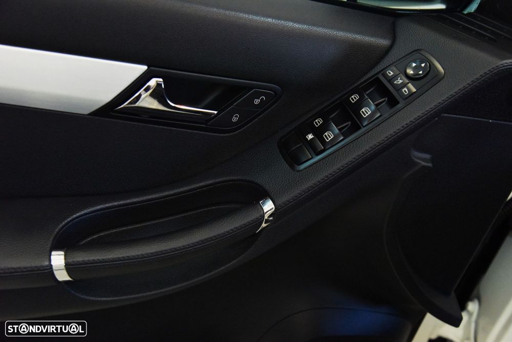 Mercedes-Benz R 320 CDI 4-Matic - 23