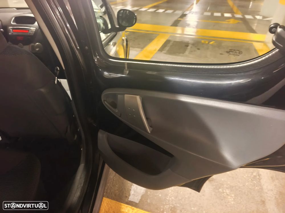 Peugeot 107 1.0 Trendy - 19