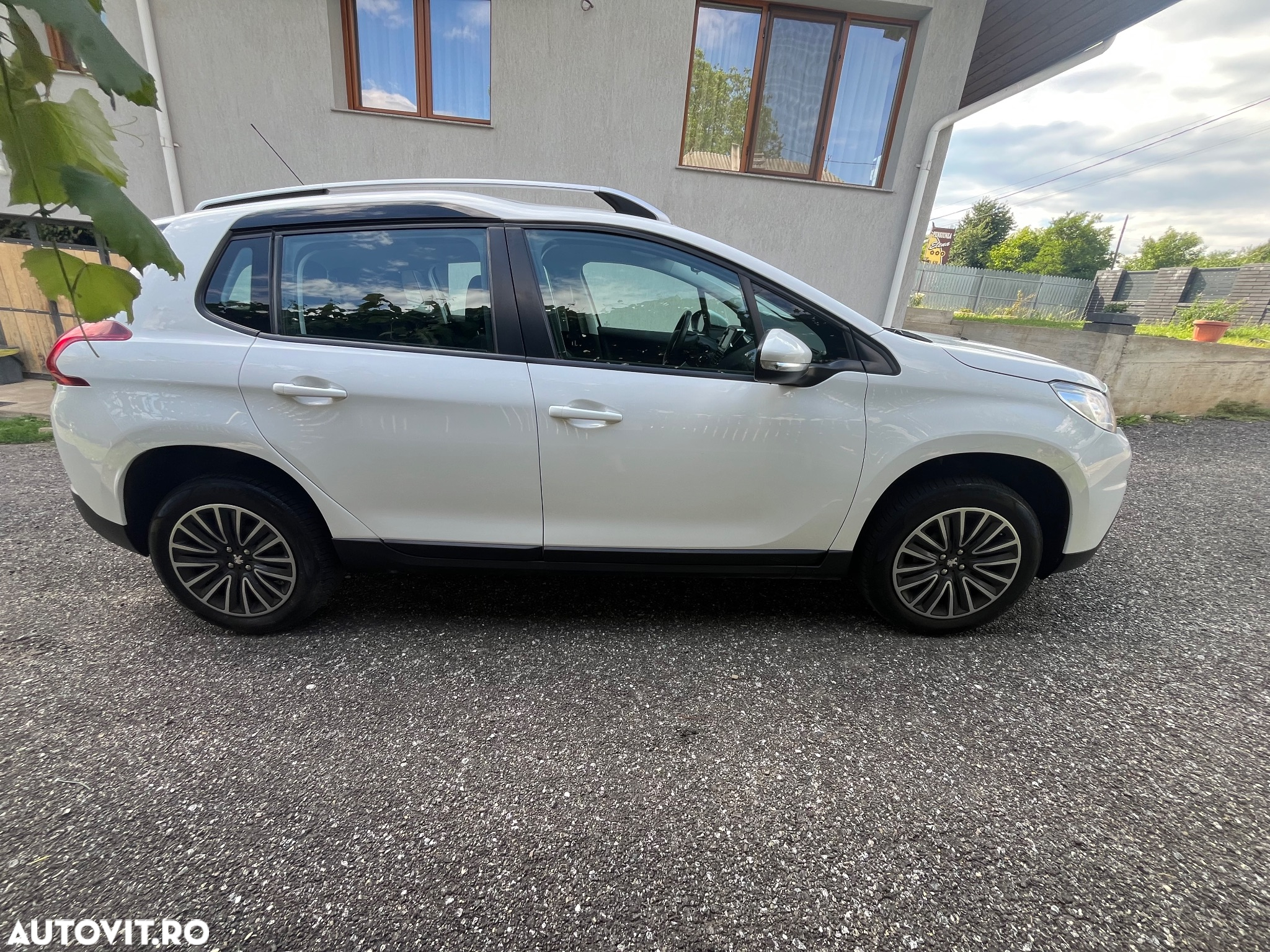 Peugeot 2008 1.2 PureTech Turbo Active - 11
