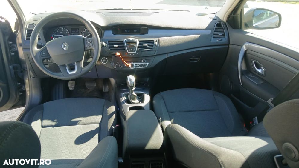 Renault Laguna dCi 110 FAP Emotion - 8